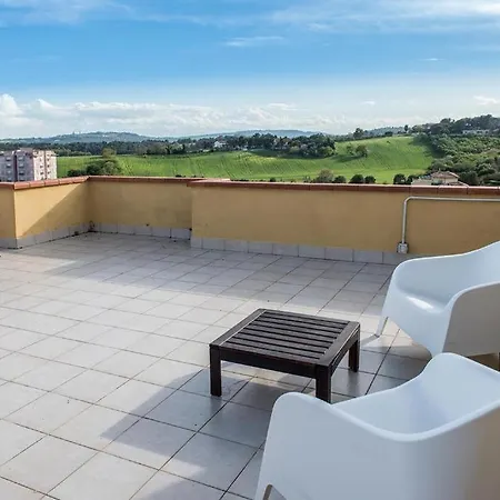 M285 - Marcelli, Comodo Trilocale Con Terrazzo